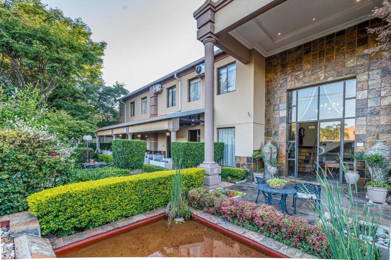 Constantia Manor Guest House Pretoria-Noord Extérieur photo