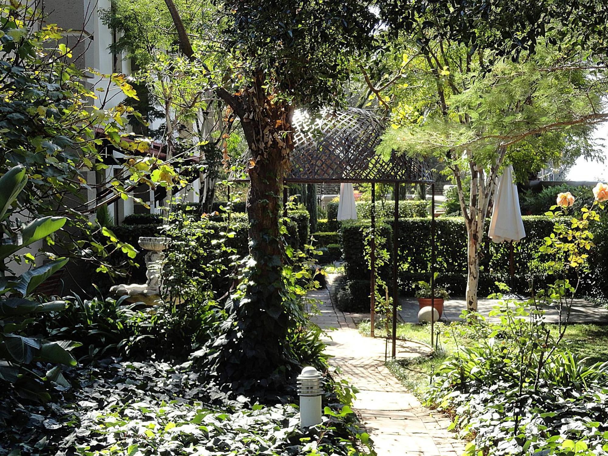 Constantia Manor Guest House Pretoria-Noord Extérieur photo