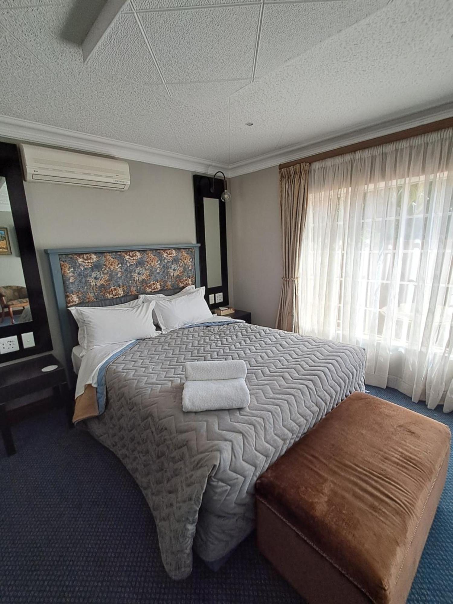 Constantia Manor Guest House Pretoria-Noord Extérieur photo