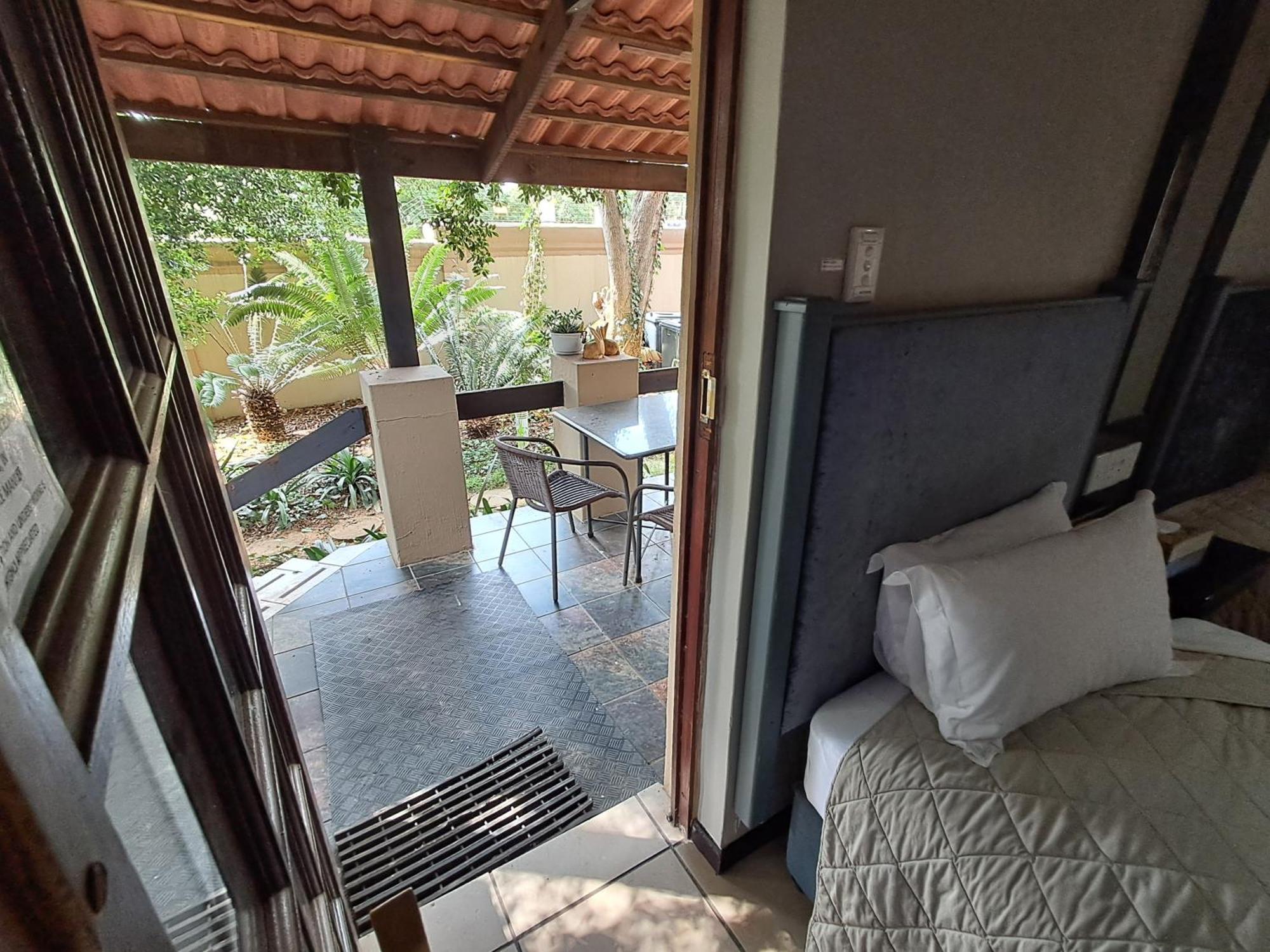 Constantia Manor Guest House Pretoria-Noord Extérieur photo