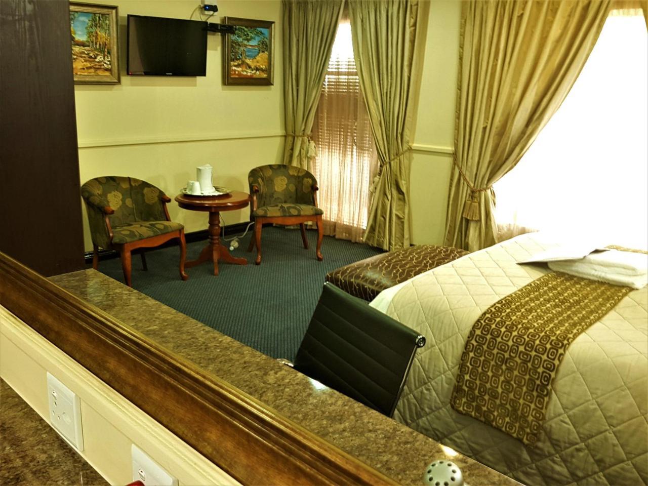 Constantia Manor Guest House Pretoria-Noord Extérieur photo