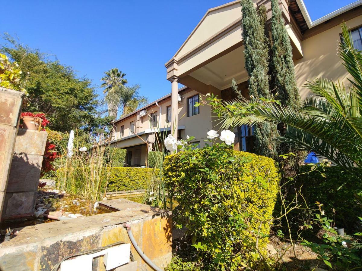 Constantia Manor Guest House Pretoria-Noord Extérieur photo
